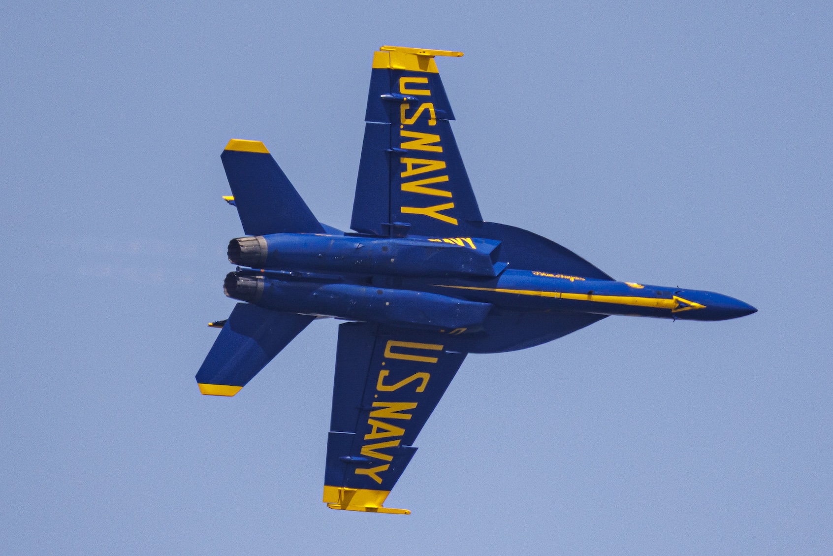 “Miscalculated”: Blue Angels pilot “shaken” by accidental low flyover