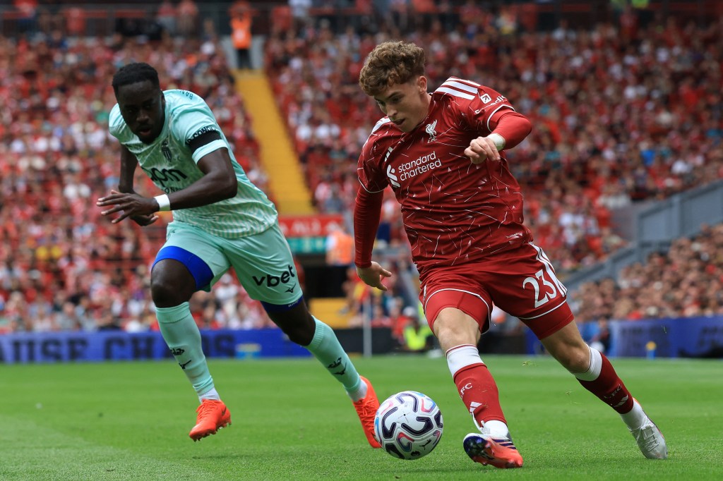 Liverpool's Víctor Muñoz dribbles the ball past Monaco's Jordan Teze during a pre-season friendly.